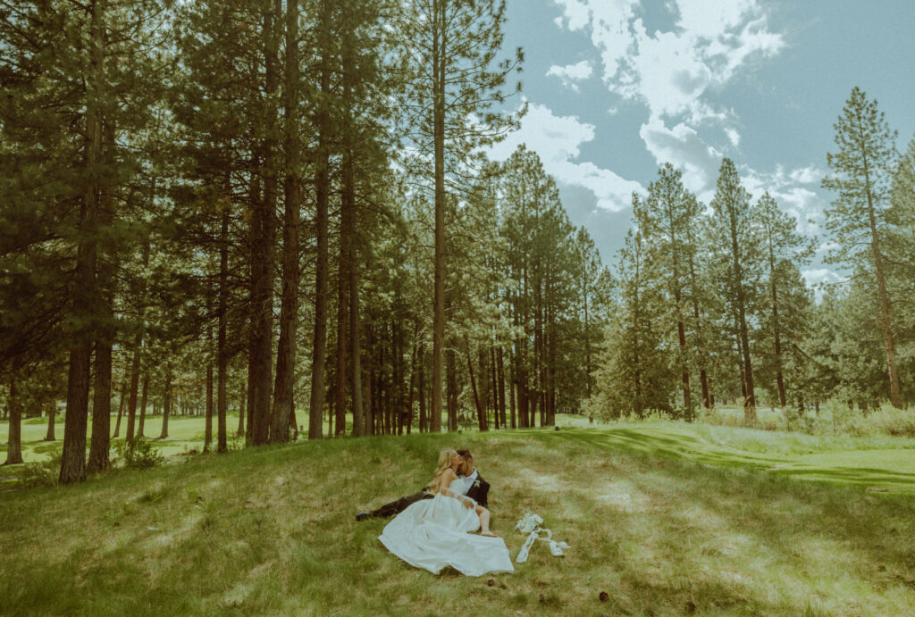 how to elope in oregon a elopement couple in the forest in bend oregon 
