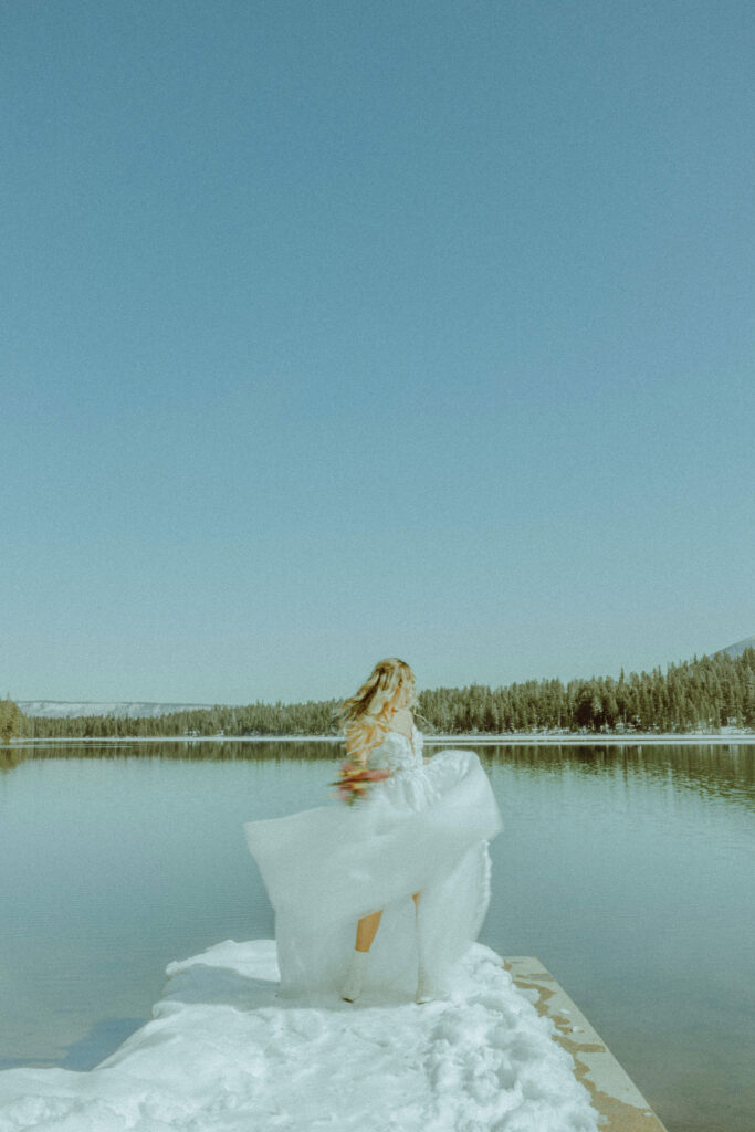 winter bridal shoot at suttle lake in bend oregon 