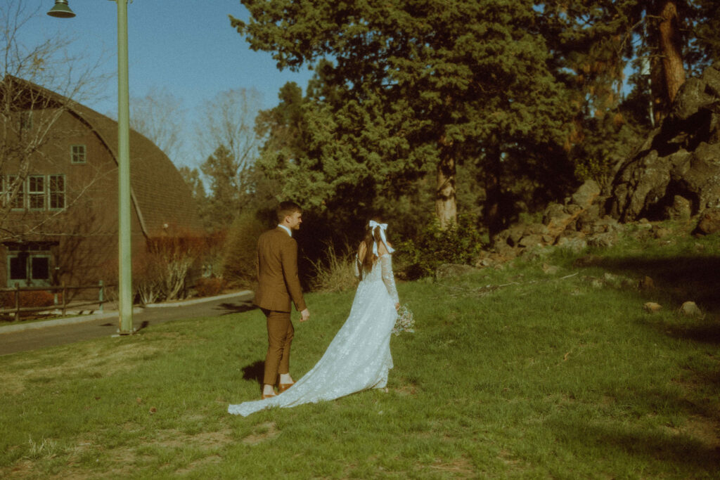 bride and groom posing at hollinshead barn at hollinshead park bend oregon 
