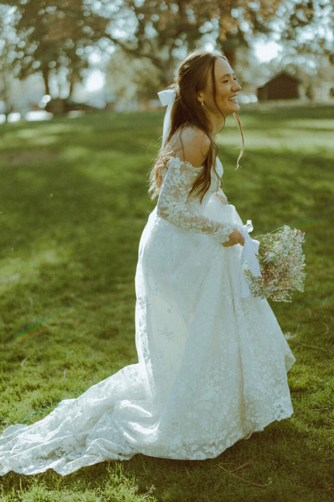 bride posing at hollinshead barn wedding venue in hollinshead park bend oregon 