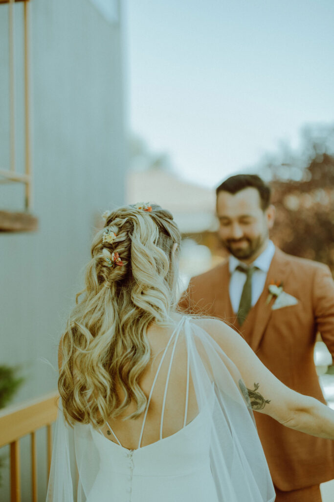 brides hair on wedding day in bend oregon 