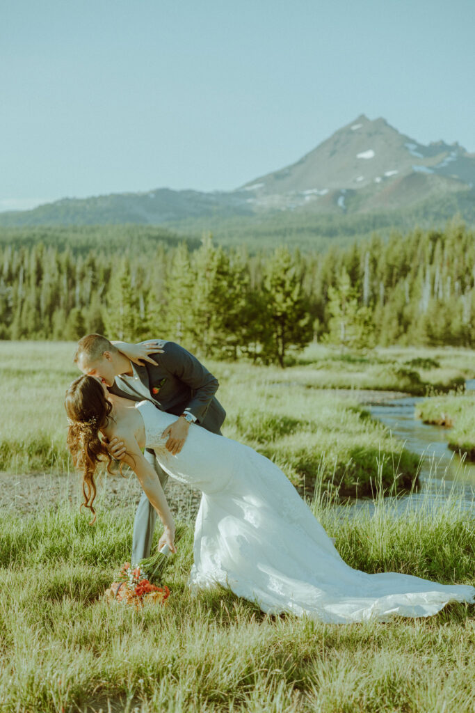 bride and groom kissing sparks lake oregon elopement 