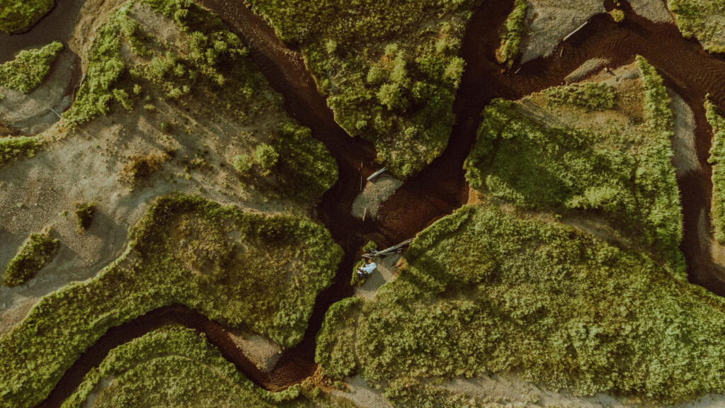 drone photo at sparks lake oregon elopement best elopement location in bend 