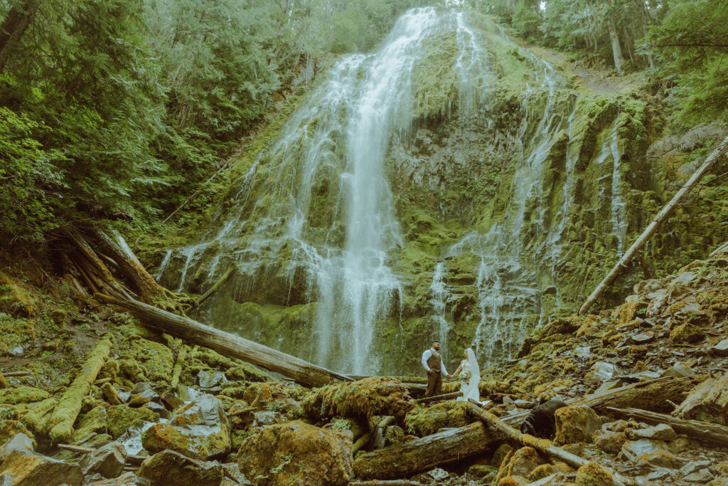 proxy falls elopement ceremony in bend oregon