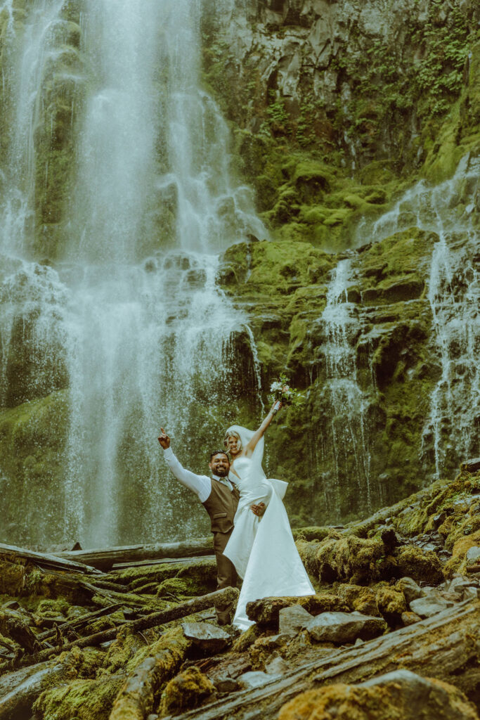 proxy falls elopement ceremony in bend oregon