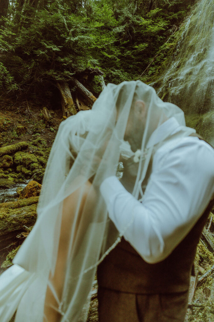 proxy falls elopement ceremony in bend oregon