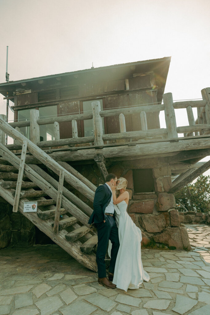elopement portraits at watchman tower crater lake oregon 