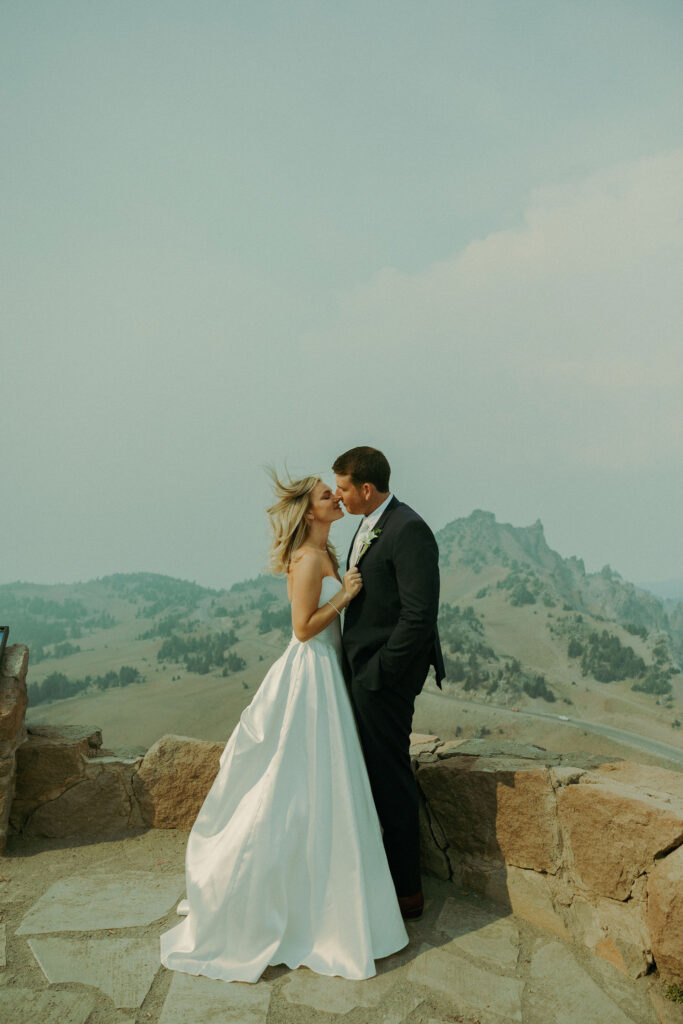 elopement portraits at watchman tower crater lake oregon 