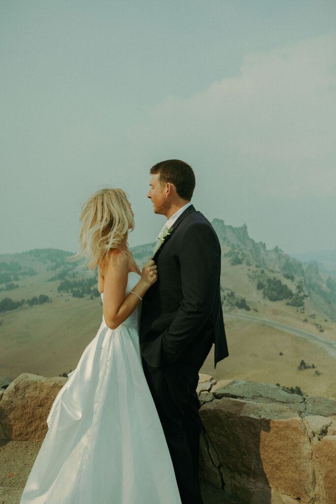 elopement portraits at watchman tower crater lake oregon 