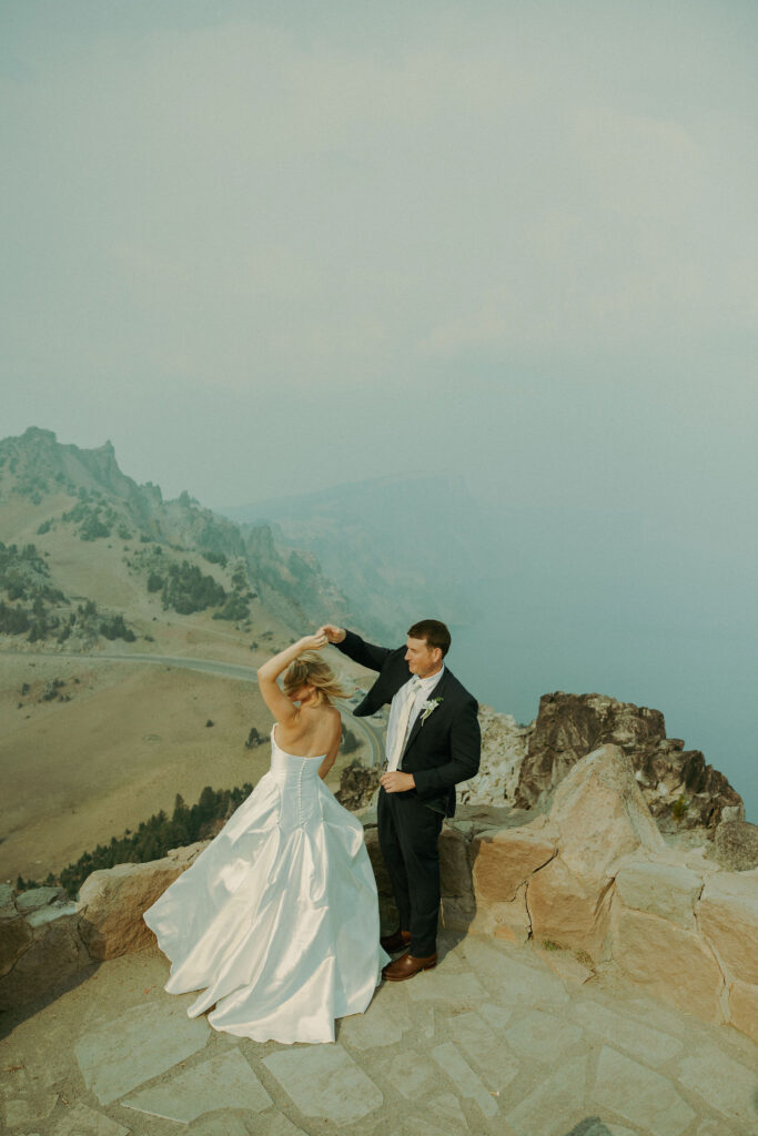 elopement portraits at watchman tower crater lake oregon 